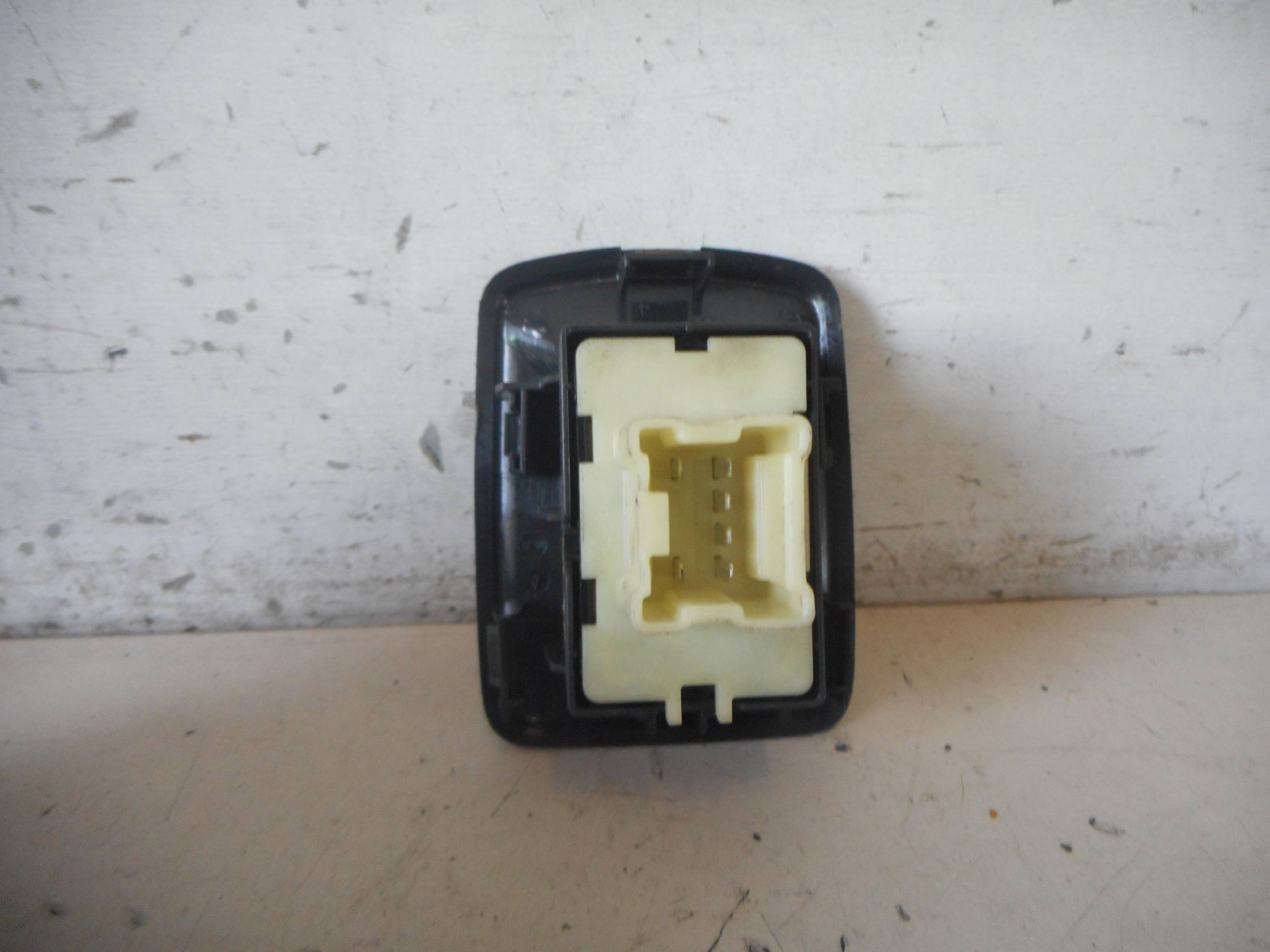 Interruttore alzacristalli porta post. sx.